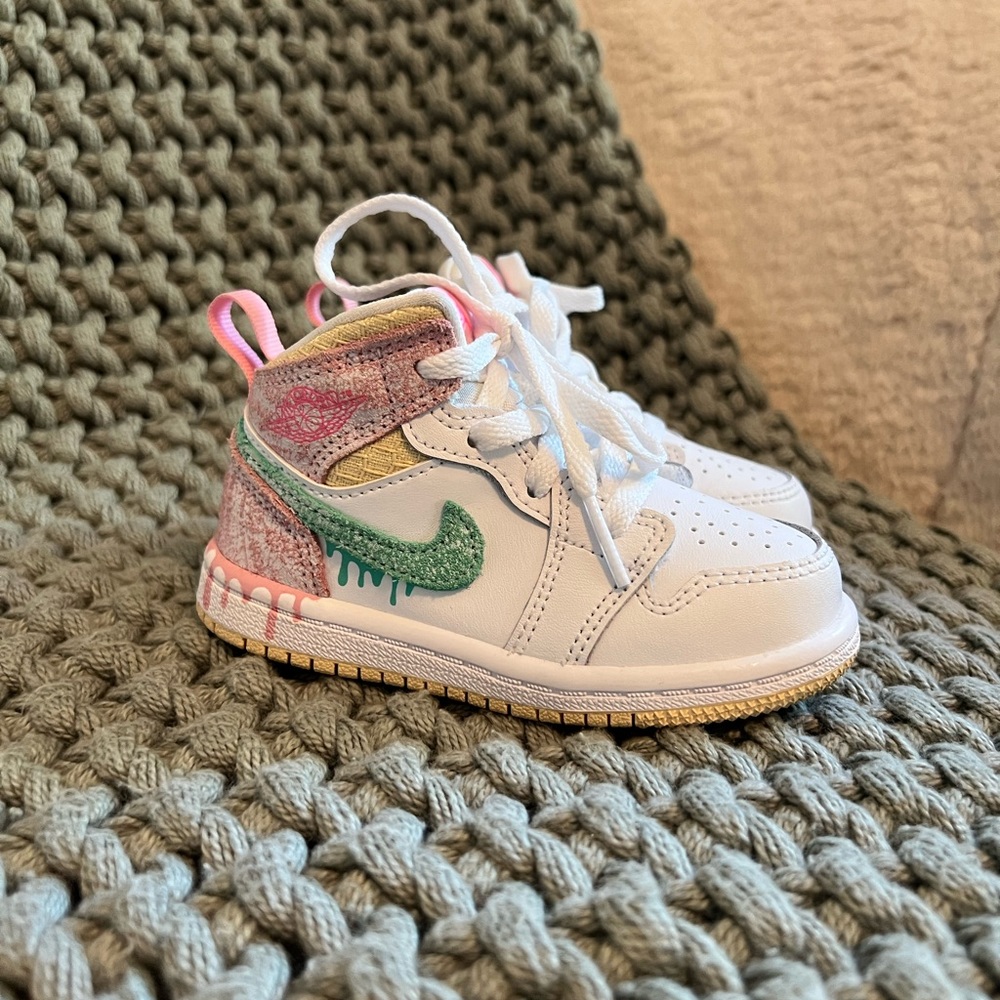 Air Jordan 1 Mid SE “Ice Cream” Toddler size 6C